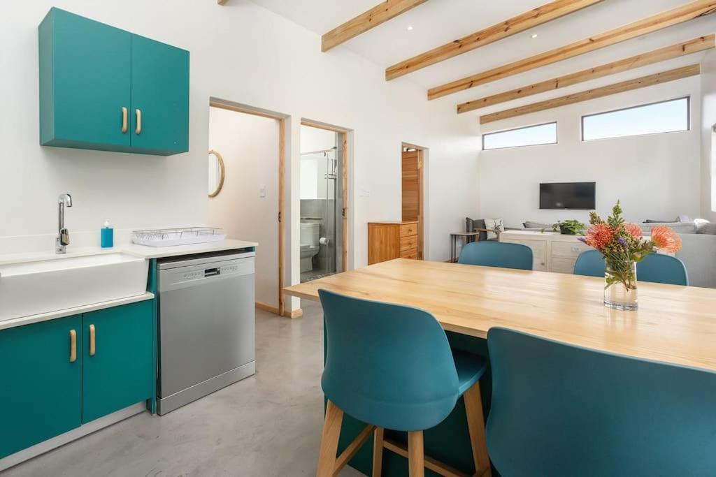 Mountain And Sea Cottage Hermanus Bagian luar foto