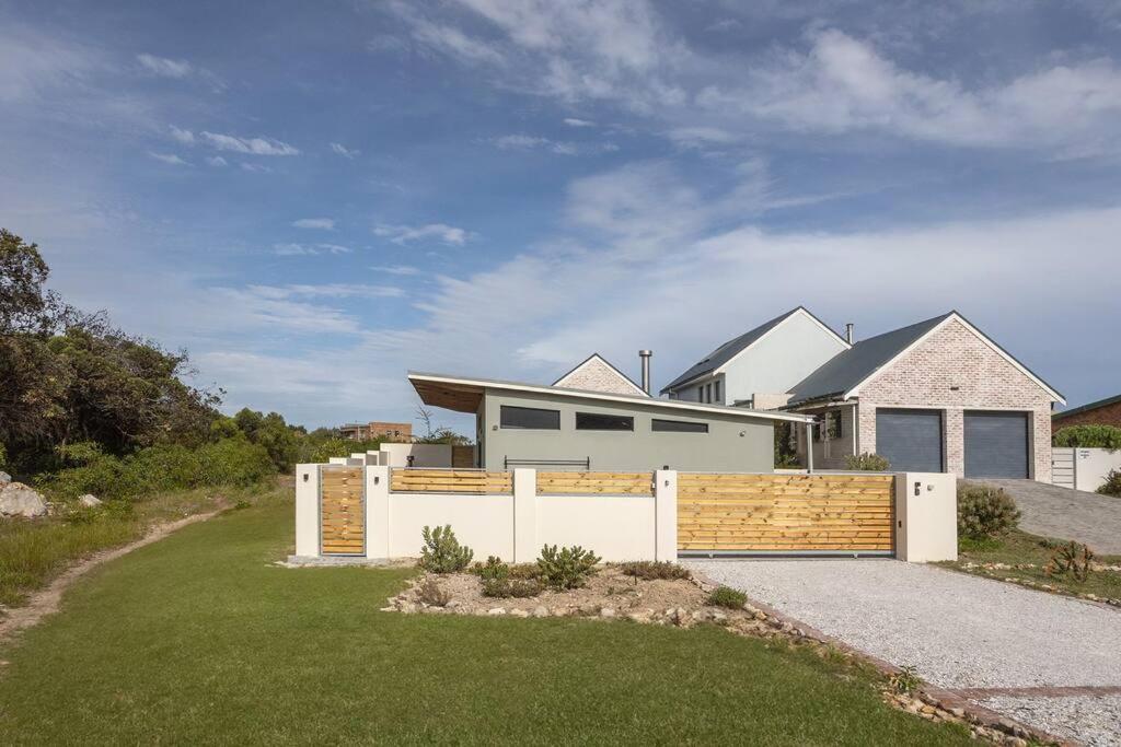 Mountain And Sea Cottage Hermanus Bagian luar foto