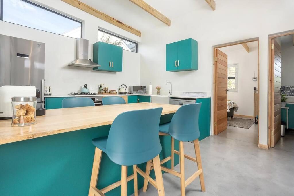 Mountain And Sea Cottage Hermanus Bagian luar foto