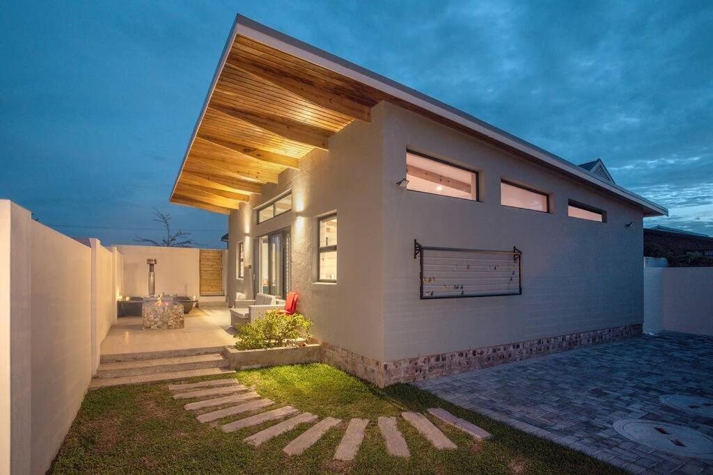 Mountain And Sea Cottage Hermanus Bagian luar foto